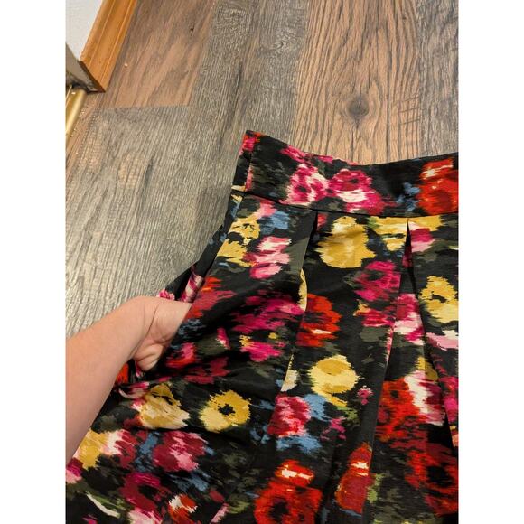 Eliza‎ J floral skirt black and red abstract flowers size 4 with pockets - Picture 3 of 6